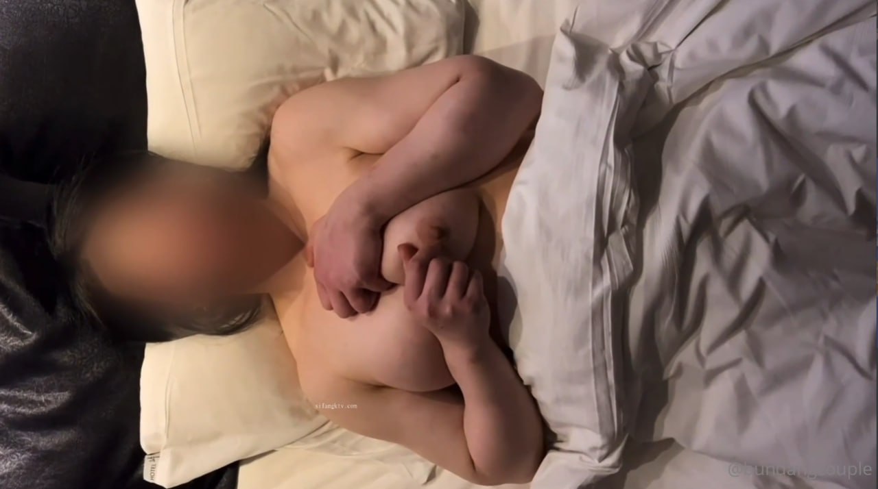 卡哇伊平台(原小姐姐)高颜值气质美女御姐主播收费直播秀 肤色也很白皙 小穴漂亮 十分诱人
